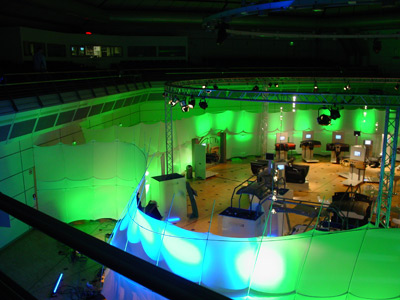 raumabtrennung mit stoff, produktpräsentation bei mercedes 2008